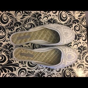 NIB - Report White Beaded Slides - Size 10